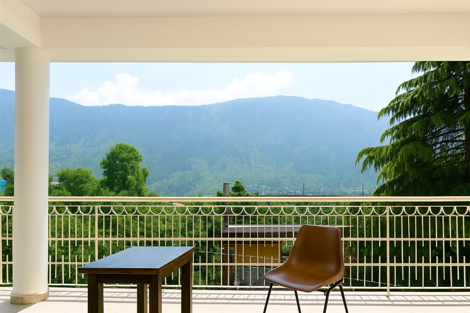 Beholden Stay And Cafe - A Luxury Boutique Hotel In Manali Hotel in Manali