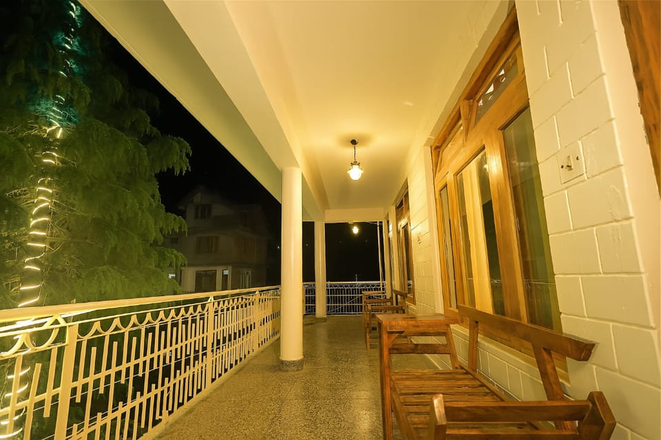 Beholden Stay And Cafe - A Luxury Boutique Hotel In Manali Hotel in Manali