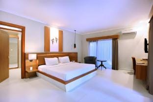 Peaceful 2BR Private Pool Villa near Beach Villa in Kuta