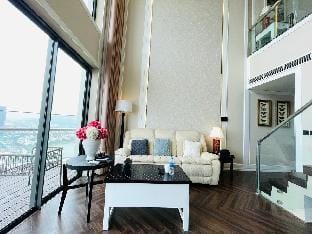 Penthouse luxury 3 Brs- Hạ Long Apartment in Laos