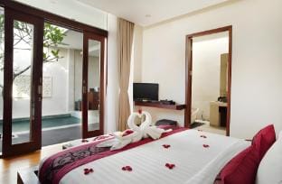 Stylish 1BR Private Pool Villa near Beach Villa in Kuta