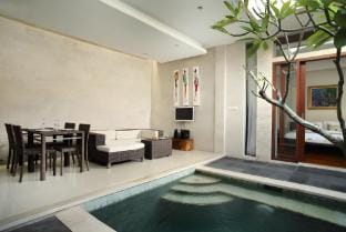 Stylish 2BR Private Pool Villa near Beach Villa in Kuta