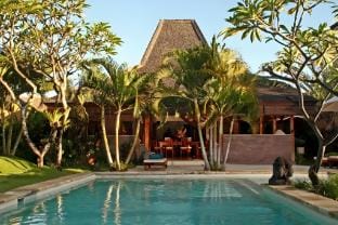 Cozy 3BR Private Pool Villa near Seminyak Beach Villa in Kuta