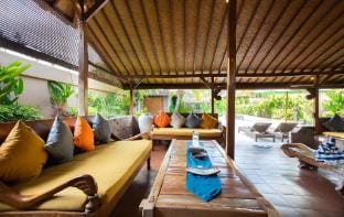 Cozy 3BR Private Pool Villa near Seminyak Beach Villa in Kuta