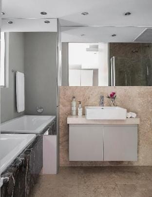 Stylish & Luxurious Unit 1602, The Franklin Jhb Apartment in Johannesburg