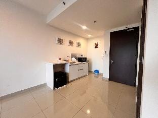 Projector Cinema @ Trefoil Setia Alam Shah Alam Vacation rental in Selangor, Malaysia