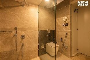 StayVista at Silver Slopes w/outdoor pool Villa in Punjab, India