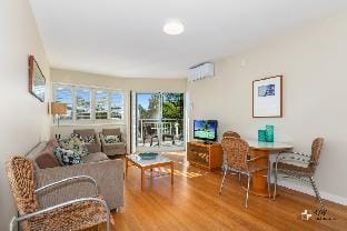 Sunny 1 bedroom unit @ Salt *Smart TV's & WIFI* Vacation rental in Kingscliff