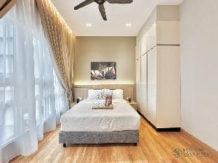TriTower•3Bedroom 7Pax Balcony WiFi/walk to CIQ Vacation rental in Johor Bahru