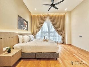 TriTower•3Bedroom 7Pax Balcony WiFi/walk to CIQ Vacation rental in Johor Bahru