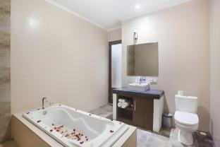 Lovely 1BR Private Pool Villa in Center Seminyak Villa in North Kuta