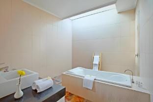 Lovely 4BR Private Pool Villa in Center Seminyak Villa in North Kuta