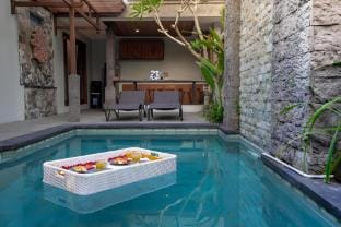 Perfect 1BR Private Pool Villa in Central Seminyak Villa in Kuta