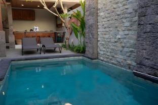 Perfect 2BR Private Pool Villa in Central Seminyak Villa in Kuta