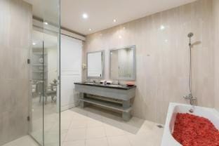 Cozy 3BR Private Pool Villa near Kuta Beach Villa in Kuta
