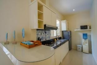 Cozy Deluxe 3BR Private Pool Villa near Kuta Beach Villa in Kuta