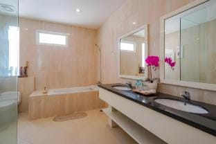Cozy 2BR Private Pool Villa near Beach Villa in Kuta