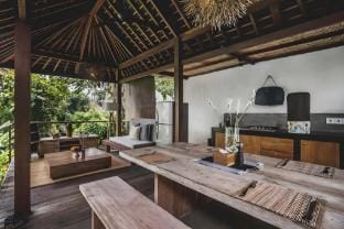 Peaceful 2BR Valley Pool Villa near Ubud Palace Villa in Ubud