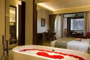 Relaxing Deluxe Room with Balcony near Ubud Palace Vacation rental in Ubud