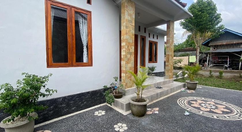 Hotel O Gians Homestay Near SMKN 2 Kuripan Hotel in West Nusa Tenggara, Indonesia
