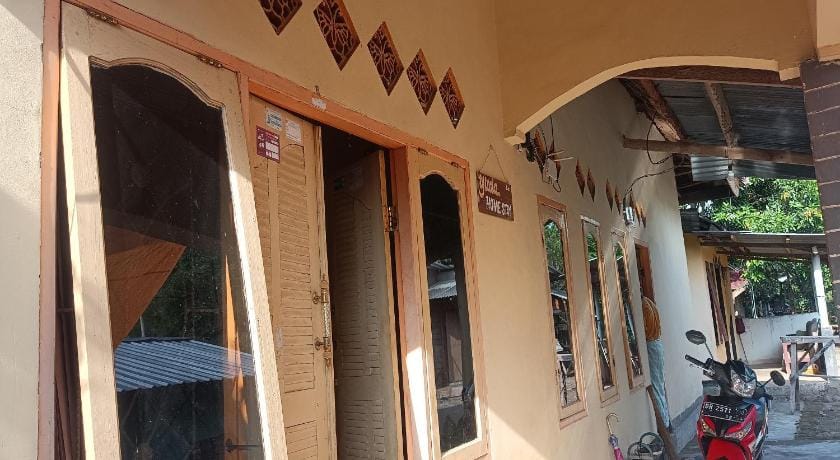 Hotel O Yuda Family Homestay Near Desa Wisata Hijau Bilebante Hotel in West Nusa Tenggara, Indonesia
