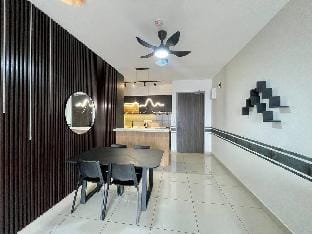 Near Sunway Velocity 3R2B Subway Station Netflix Vacation rental in Federal Territory of Kuala Lumpur