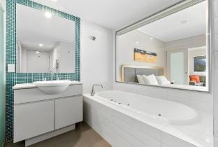 The Sand Resort Kingscliff - Two Bed Dual Key Spa Suite (8302/03) - Holiday Management Co Apartment in Kingscliff