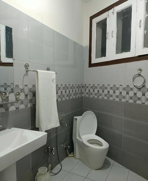 Royal Blue Inn Guest House E-11 Hotel in Islamabad