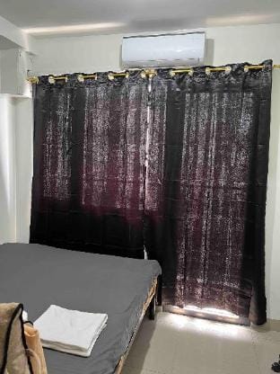 Shore World trade center MOA Airport SMX PICC WiFi Apartment in Pasay