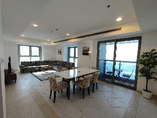 Lux BnB Princess Tower I  Palm & Ocean Views Apartment in Dubai
