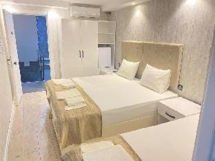 Room 101 Budget Triple Non Window Room Apartment in Istanbul