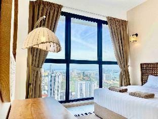 Urban Suites #Japanesehome #Infinitypool #3BR2Bath Vacation rental in George Town