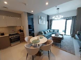 Luxury Burj Royale Apt balcony & Breathtaking View Apartment in Dubai