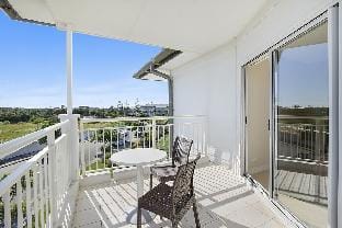 Sunny Two Bedroom Spa Apartment in Salt Resort Apartment in Kingscliff