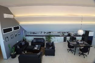 Penthouse w/ private rooftop pool & movie room! Vacation rental in North Kuta