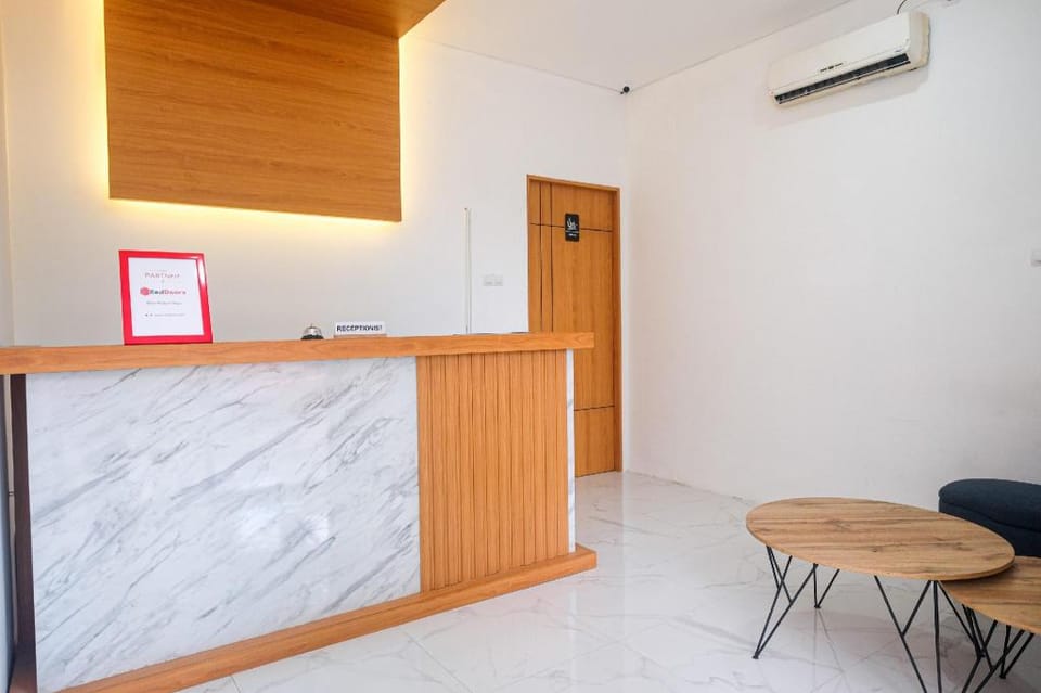 RedDoorz near Ambarrukmo Area Hotel in Yogyakarta