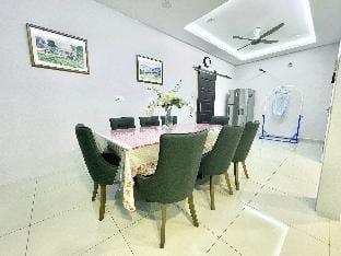 Private Pool Haven: 5BR w/ Karaoke | 20 Pax Vacation rental in Kedah