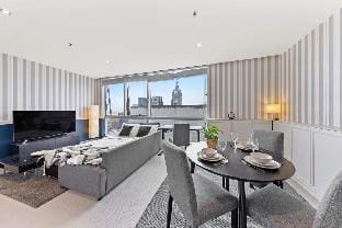 Comfy CBD Apt in QV with City Views, FREE Parking Vacation rental in Melbourne
