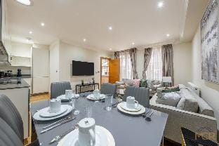 Royal Two Bedroom House in Mayfair Vacation rental in City of Westminster
