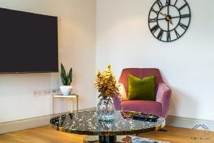 luxurious 2 bedroom in Mayfair Apartment in City of Westminster