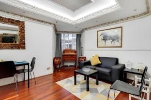 Superior Three Bedroom Apartment Opposite Harrods Apartment in City of Westminster