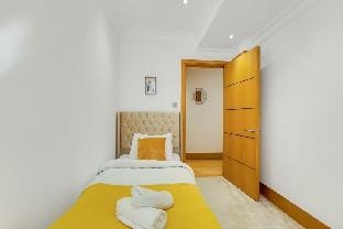 Super Deluxe 3 Bedroom Apartment Opposite Harrods Apartment in City of Westminster