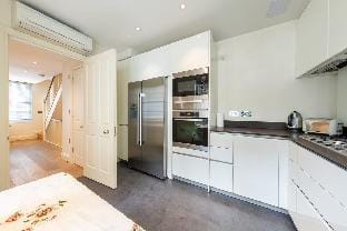 Superior 4 Bedroom Villa Vacation rental in City of Westminster