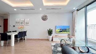 Căn hộ cao cấp 02 phòng ngủ Vinhomes Times City Vacation rental in Laos