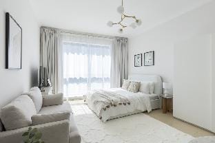 Furnished studio, Amazing lake view 137 Apartment in Dubai