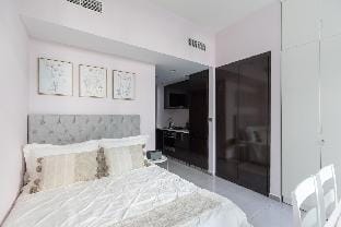 Cozy Studio Merano Tower 167 Apartment in Dubai