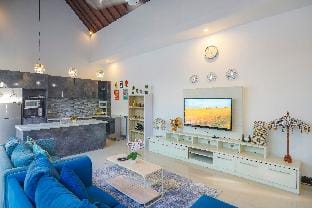Villa Adels 3 bedrooms Seminyak Villa in Kuta