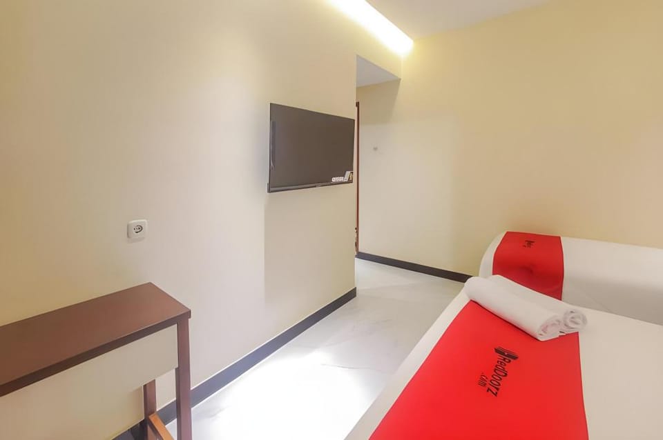 RedDoorz plus @ UNO Jalan Merak Samarinda Hotel in Indonesia