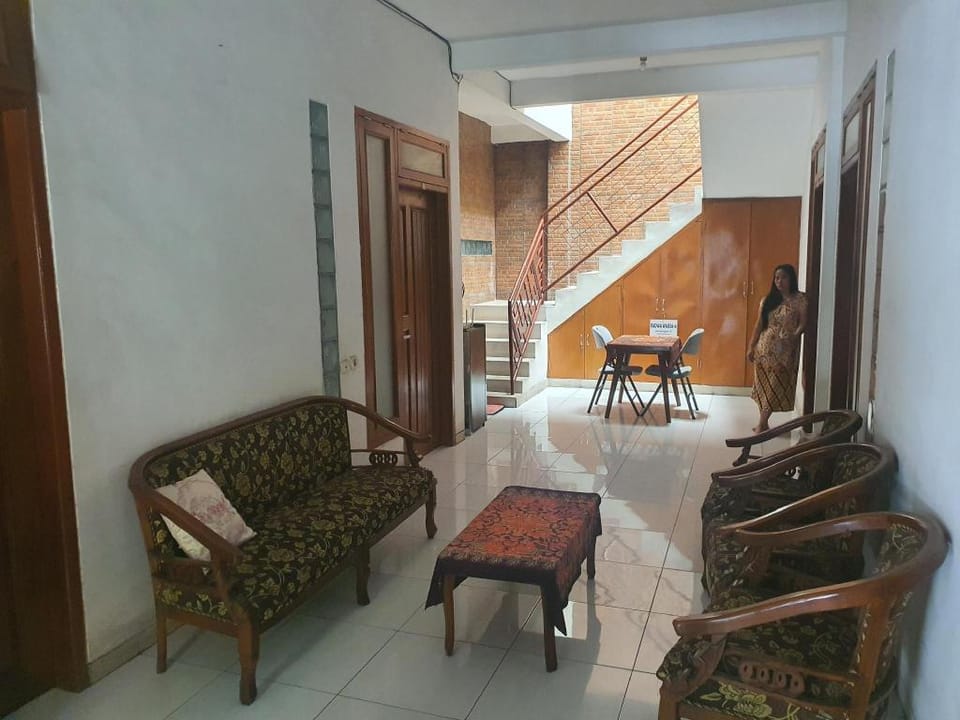 Hotel O Damia Homestay Syariah Hotel in Surabaya