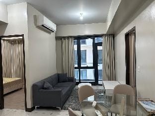 Family Home near Venice Grand Canal Mall Apartment in Makati